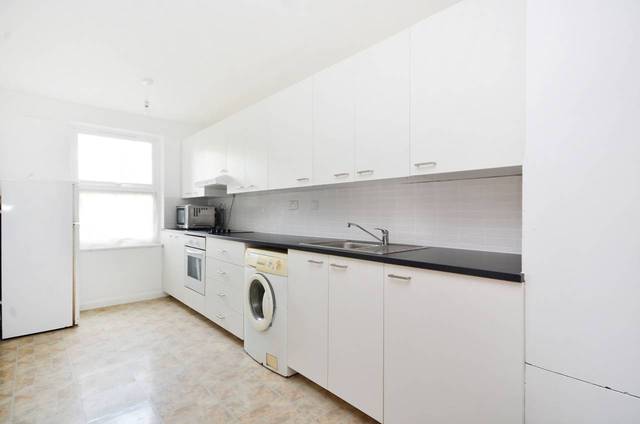  Image of 2 Bedroom Maisonette  For Sale at Amhurst Park  Stamford Hill, N16 5LX