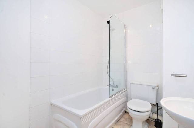  Image of 2 Bedroom Maisonette  For Sale at Amhurst Park  Stamford Hill, N16 5LX