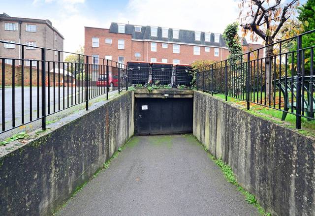  Image of 2 Bedroom Maisonette  For Sale at Amhurst Park  Stamford Hill, N16 5LX