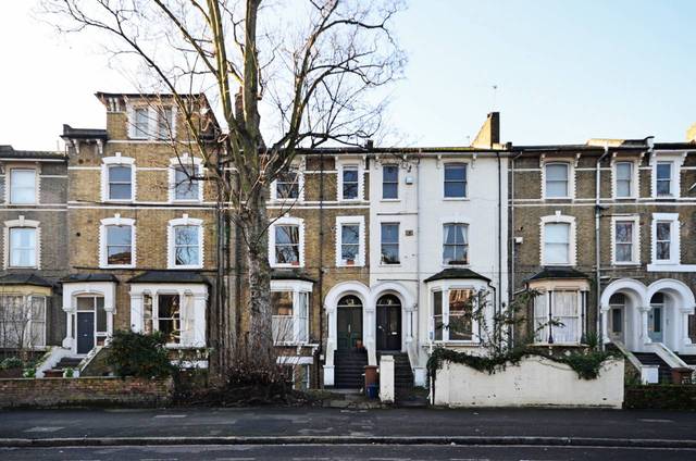  Image of 2 Bedroom Flat  For Sale at Amhurst Road  Hackney, E8 2AW