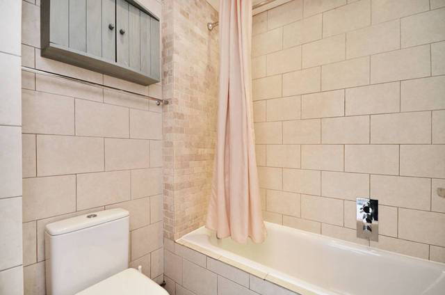  Image of 2 Bedroom Flat  For Sale at Amhurst Road  Hackney, E8 2AW