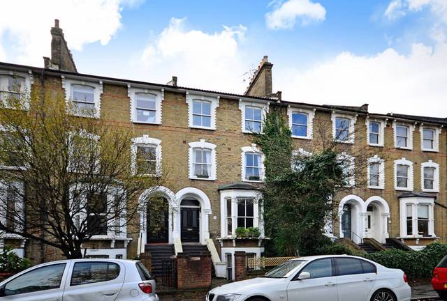  Image of 2 Bedroom Flat  For Sale at Amhurst Road  Stoke Newington, N16 7UX