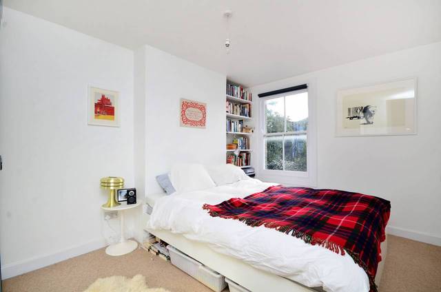  Image of 2 Bedroom Flat  For Sale at Amhurst Road  Stoke Newington, N16 7UX