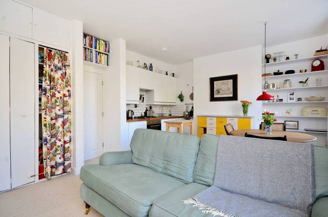  Image of 2 Bedroom Flat  For Sale at Amhurst Road  Stoke Newington, N16 7UX