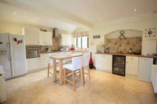  Image of 4 Bedroom Detached  For Sale at Antrobus Close  Warwick, CV35 7BW