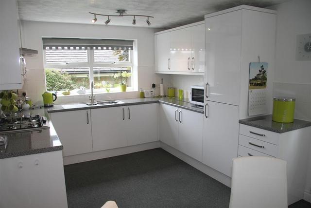  Image of 4 Bedroom Detached  For Sale at Bradford  Calverley, BD10 9TP