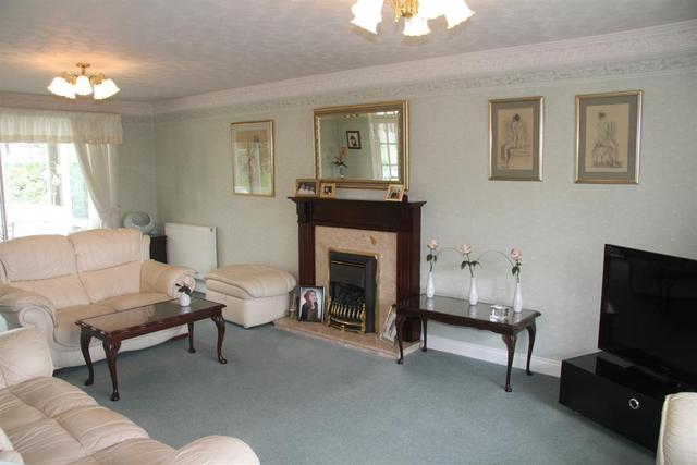  Image of 4 Bedroom Detached  For Sale at Bradford  Calverley, BD10 9TP