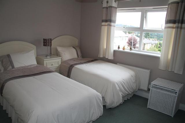  Image of 4 Bedroom Detached  For Sale at Bradford  Calverley, BD10 9TP