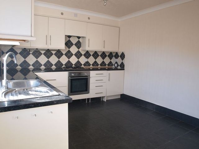  Image of 3 Bedroom Semi-Detached  For Sale at Appleton Gate  Newark, NG24 1LR