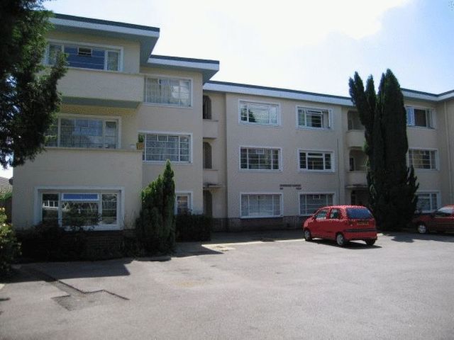  Image of 1 Bedroom Flat  To Rent at Archers Road  Southampton, SO15 2LT