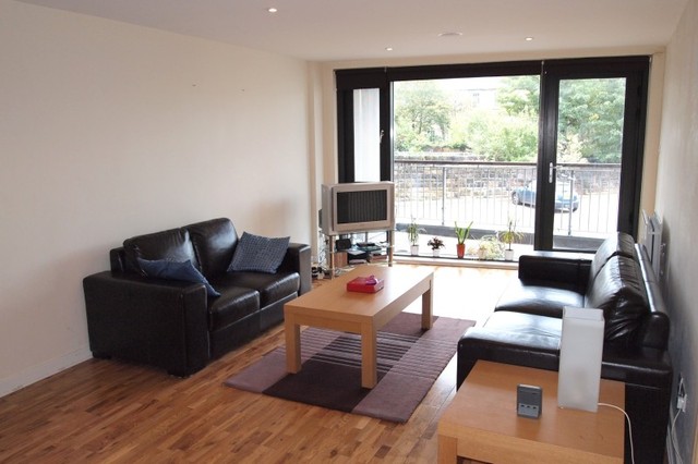  Image of 2 Bedroom Flat  To Rent at City Centre Glasgow Glasgow, G3 8LZ