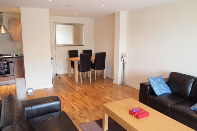  Image of 2 Bedroom Flat  To Rent at City Centre Glasgow Glasgow, G3 8LZ