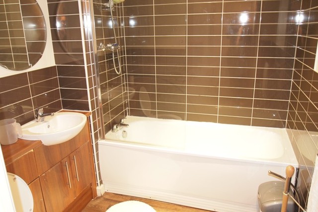  Image of 2 Bedroom Flat  To Rent at City Centre Glasgow Glasgow, G3 8LZ