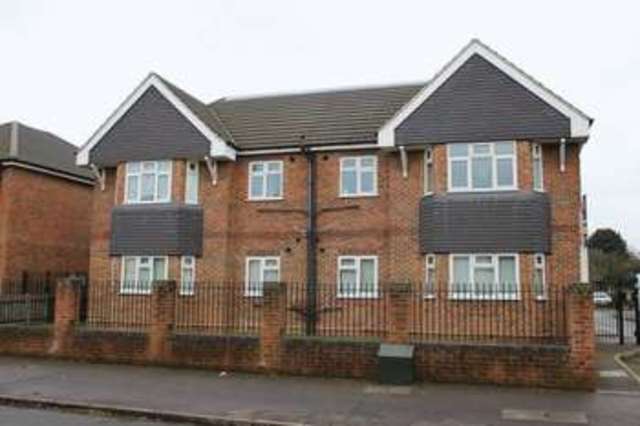  Image of 1 Bedroom Flat  To Rent at Ashcombe Close  Ashford, TW15 3GD