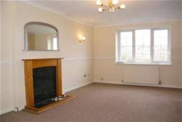  Image of 4 Bedroom Terraced  To Rent at Plymouth, PL6 5QT