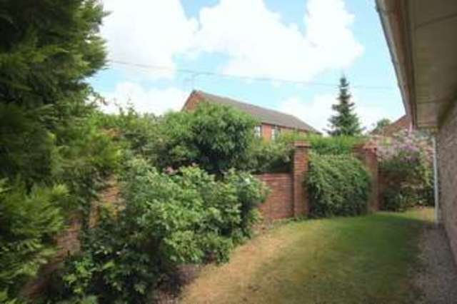  Image of 2 Bedroom Bungalow  For Sale at Avon Meadow Close  Stratford upon Avon, CV37 6GS
