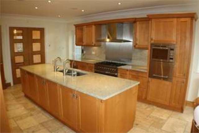  Image of 5 Bedroom Detached  To Rent at Stanmore Stanmore, HA7 3EJ