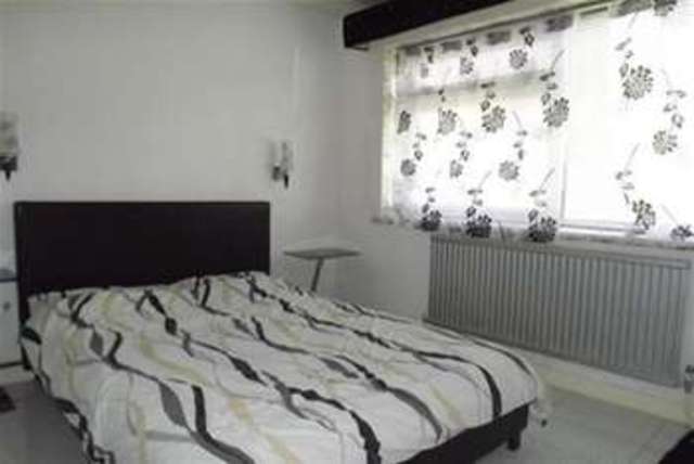  Image of 2 Bedroom Flat  To Rent at Basingstoke, RG21 3ND