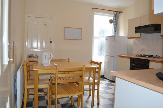  Image of 1 Bedroom Flat  To Rent at balham, SW17 7BW