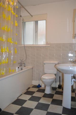  Image of 1 Bedroom Flat  To Rent at balham, SW17 7BW