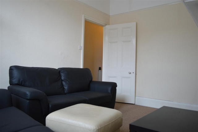  Image of 1 Bedroom Flat  To Rent at balham, SW17 7BW