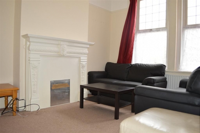  Image of 1 Bedroom Flat  To Rent at balham, SW17 7BW