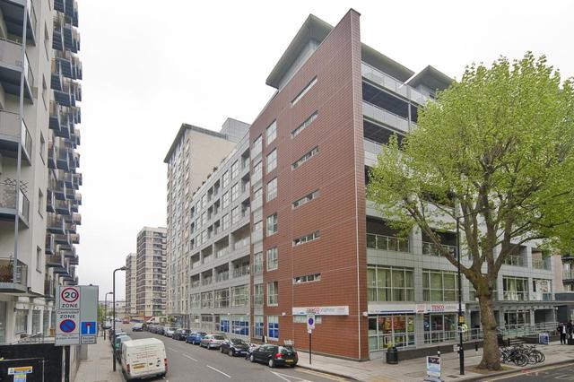  Image of 3 Bedroom Flat  To Rent at Hoxton  Hoxton, N1 5TQ