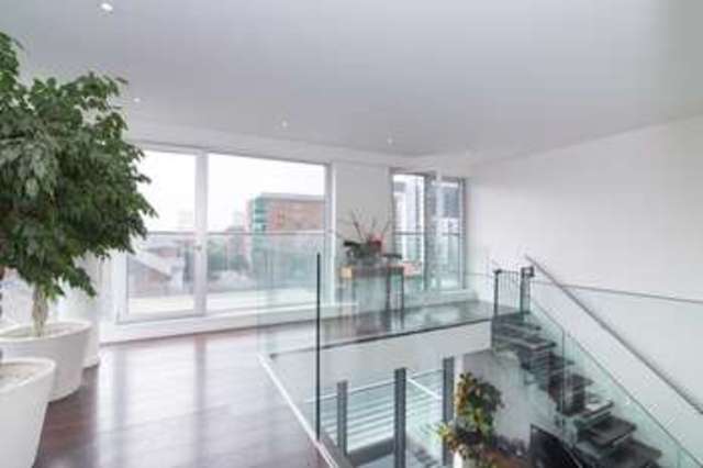  Image of 3 Bedroom Flat  For Sale at London, E14 9EA