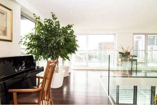  Image of 3 Bedroom Flat  For Sale at London, E14 9EA