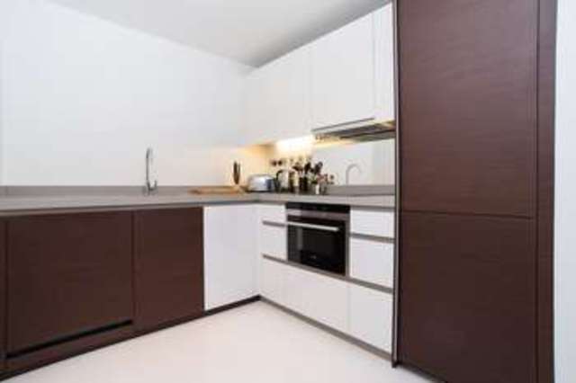  Image of 1 Bedroom Flat  For Sale at London, E14 9EQ