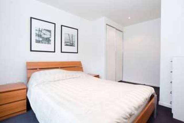  Image of 1 Bedroom Flat  For Sale at London, E14 9EQ