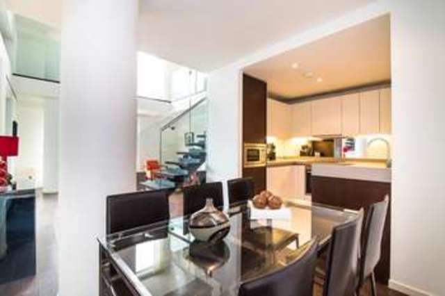  Image of 3 Bedroom Flat  For Sale at North Boulevard  Canary Wharf, E14 9FG