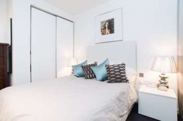  Image of 1 Bedroom Flat  For Sale at South Boulevard  Canary Wharf, E14 9AQ