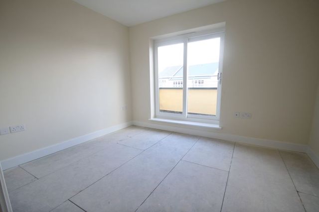  Image of 1 Bedroom Flat  To Rent at Y Bae  Bangor, LL57 2SZ