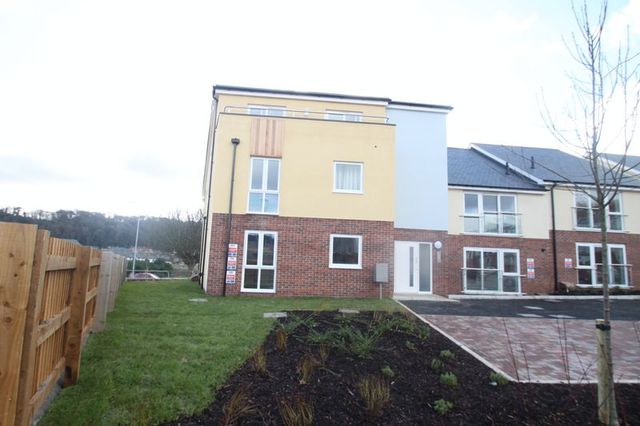  Image of 1 Bedroom Flat  To Rent at Y Bae  Bangor, LL57 2SZ