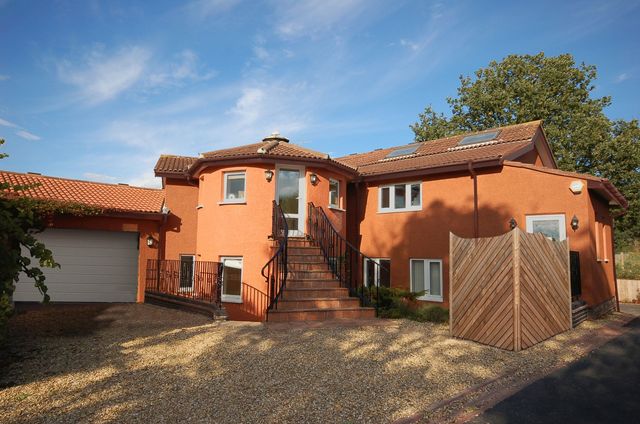  Image of 4 Bedroom Detached  To Rent at Oak Tree Court  Tollerton, NG12 4HJ