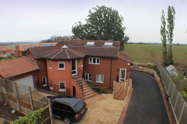  Image of 4 Bedroom Detached  To Rent at Oak Tree Court  Tollerton, NG12 4HJ