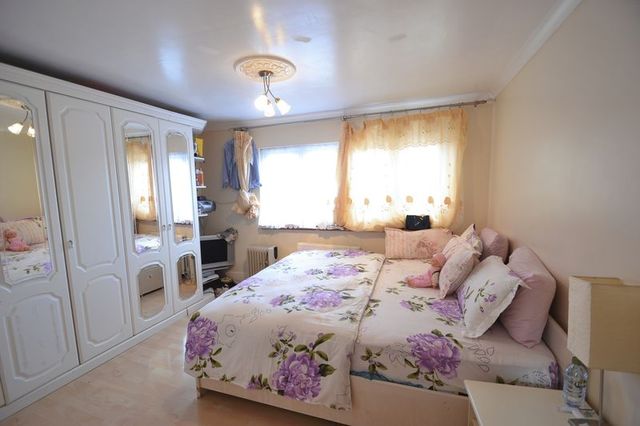  Image of 3 Bedroom Terraced  For Sale at Bastable Avenue  Barking, IG11 0LF