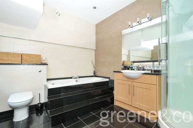 Image of 3 Bedroom Flat  For Sale at Clerkenwell London Goswell Road, EC1V 3PS