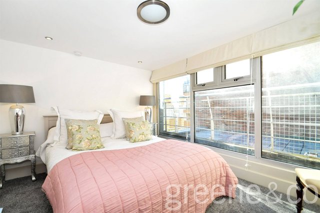  Image of 3 Bedroom Flat  For Sale at Clerkenwell London Goswell Road, EC1V 3PS