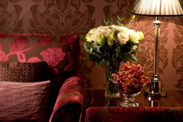  Image of 1 Bedroom Apartment  To Rent at Beaufort Gardens Knightsbridge London, SW3 1PN