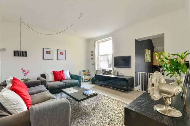  Image of 2 Bedroom Flat  For Sale at Beckenham Road  Beckenham, BR3 4PS