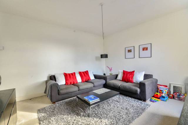  Image of 2 Bedroom Flat  For Sale at Beckenham Road  Beckenham, BR3 4PS