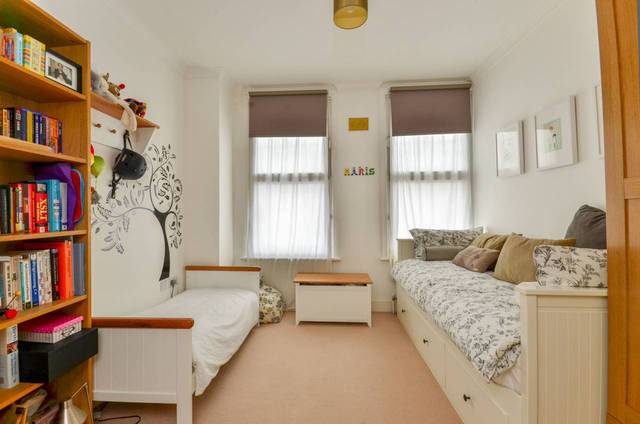  Image of 2 Bedroom Flat  For Sale at Beckenham Road  Beckenham, BR3 4PS
