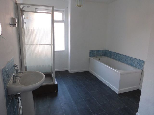  Image of 4 Bedroom Terraced  To Rent at Bedford Road  Bootle, L20 2DR