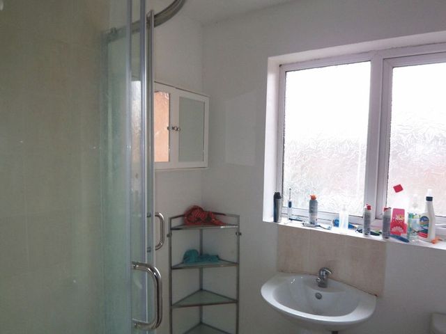  Image of 5 Bedroom Terraced  To Rent at Beechtree Avenue Englefield Green Egham, TW20 0TD