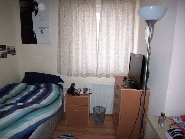  Image of 5 Bedroom Terraced  To Rent at Beechtree Avenue Englefield Green Egham, TW20 0TD