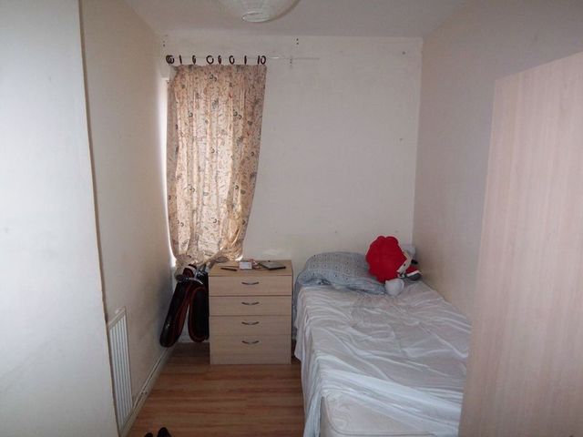  Image of 5 Bedroom Terraced  To Rent at Beechtree Avenue Englefield Green Egham, TW20 0TD