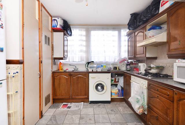 Image of 1 Bedroom Flat  For Sale at Berger Road  Homerton, E9 6HT