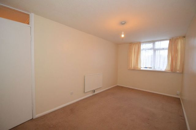  Image of 2 Bedroom Flat  For Sale at 41 Berryfields Road  Sutton Coldfield, B76 2UX